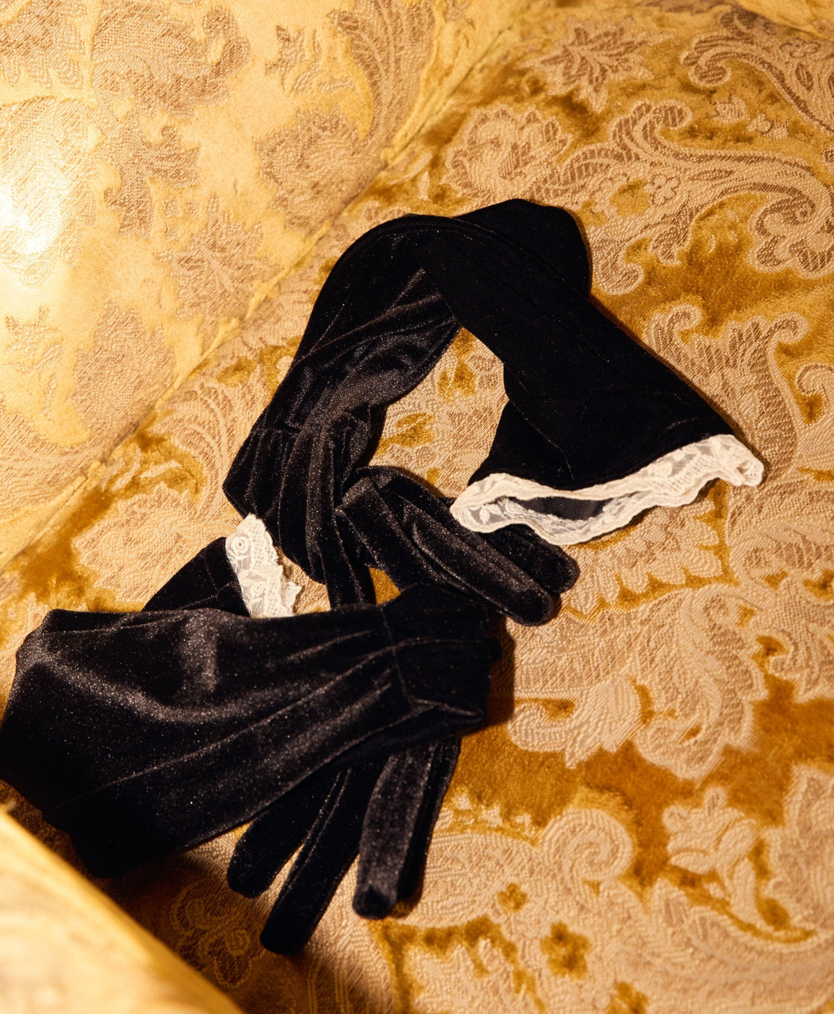For Love & Lemons La Vie En Bow Velvet Gloves