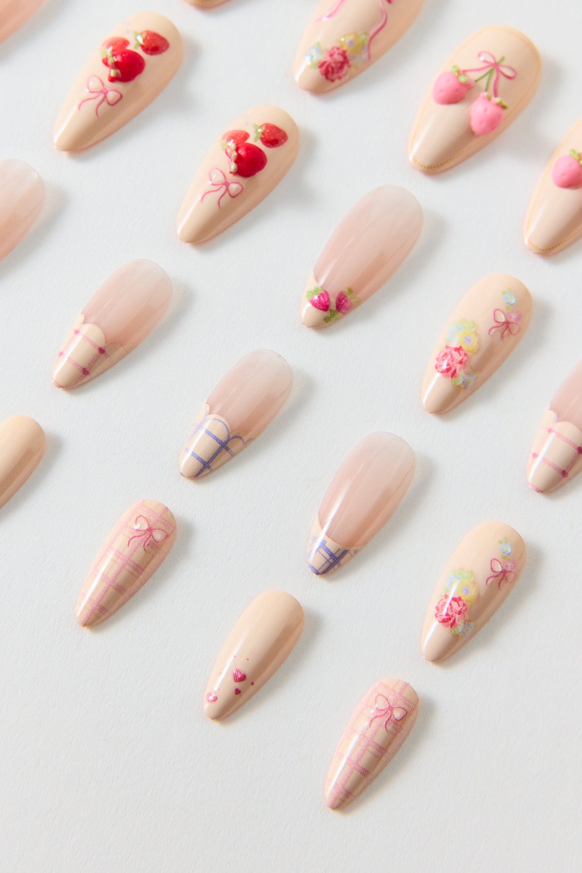 For Love & Lemons Floral Femme Press-On Faux Nail Set